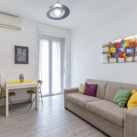 Piazza De Angeli M1 Comfortable Flat With Balcony Milano Exteriör bild