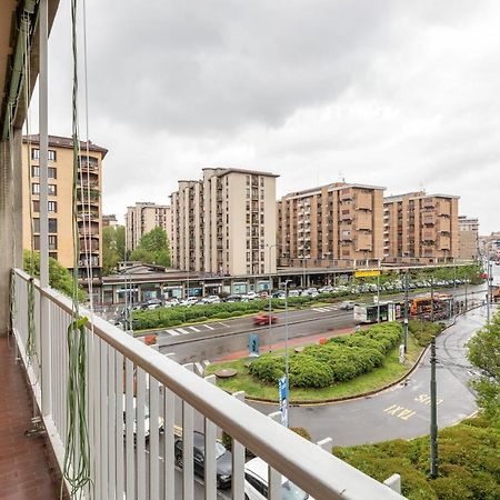 Piazza De Angeli M1 Comfortable Flat With Balcony Milano Exteriör bild