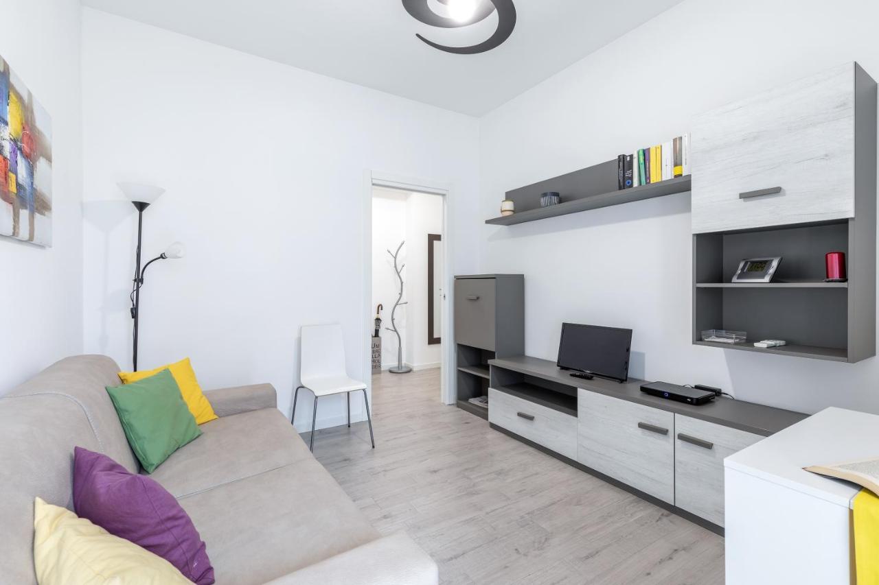 Piazza De Angeli M1 Comfortable Flat With Balcony Milano Exteriör bild