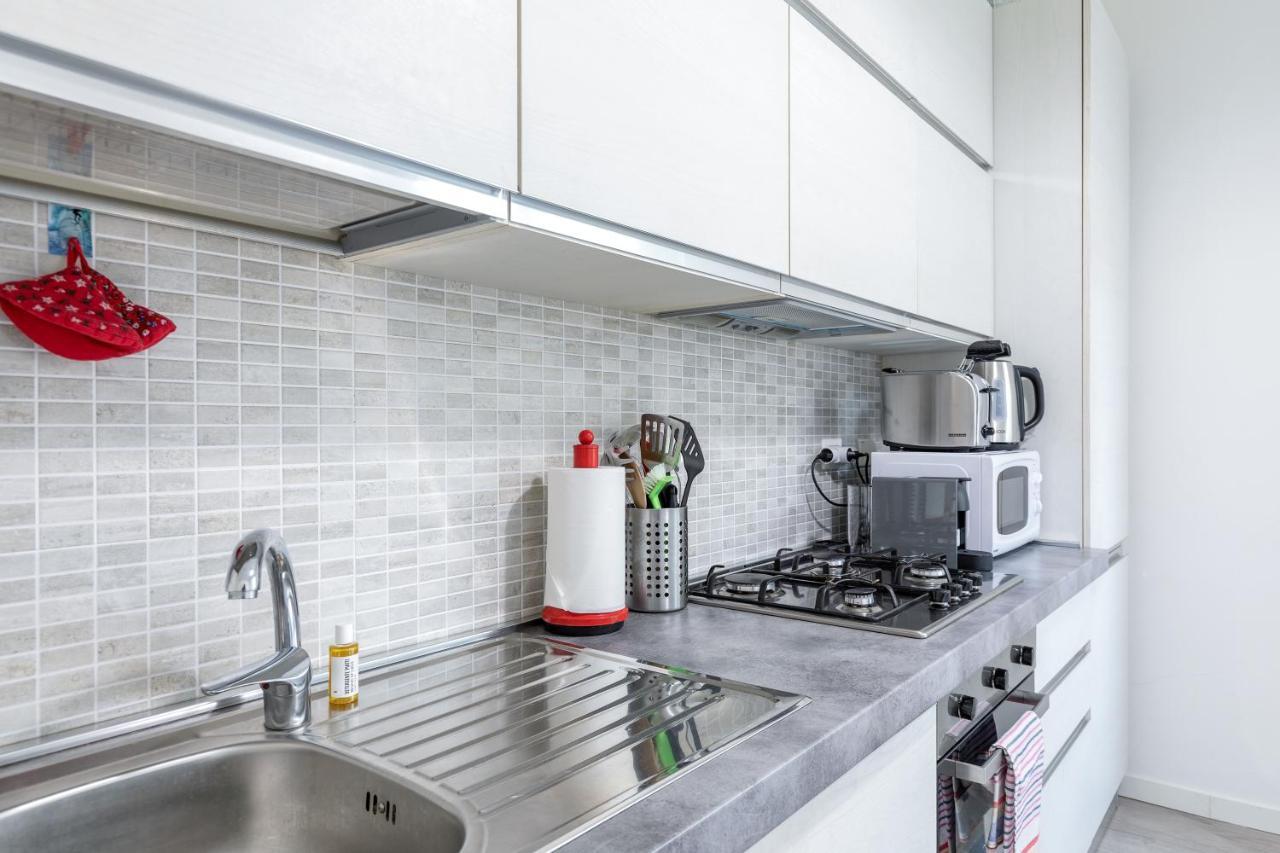 Piazza De Angeli M1 Comfortable Flat With Balcony Milano Exteriör bild