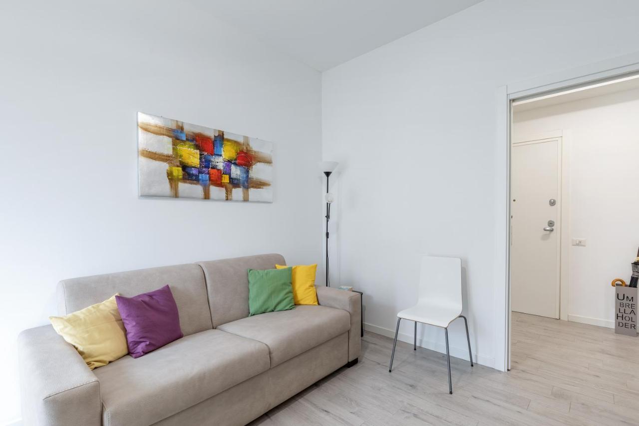 Piazza De Angeli M1 Comfortable Flat With Balcony Milano Exteriör bild