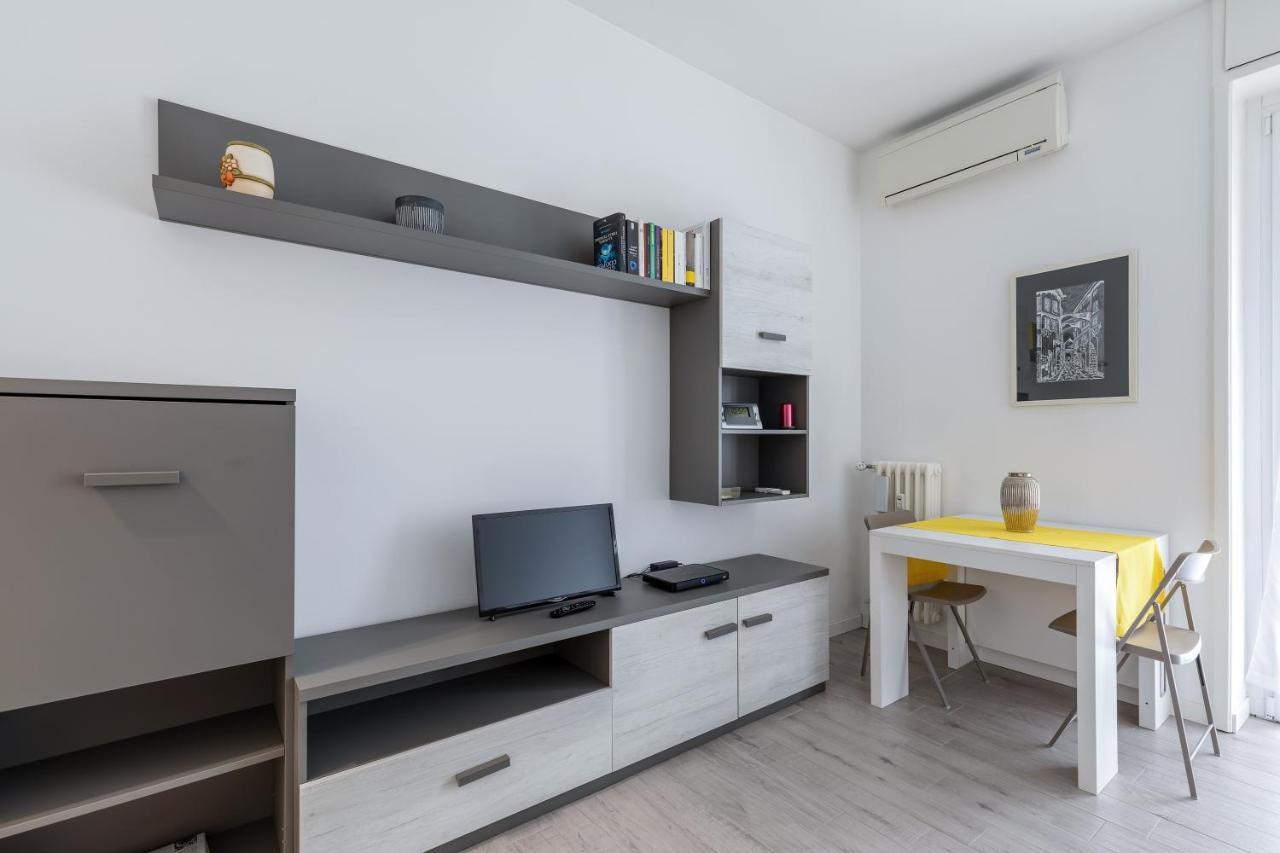 Piazza De Angeli M1 Comfortable Flat With Balcony Milano Exteriör bild