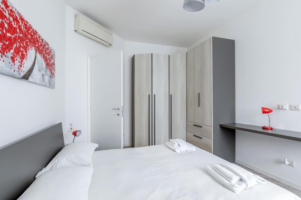 Piazza De Angeli M1 Comfortable Flat With Balcony Milano Exteriör bild