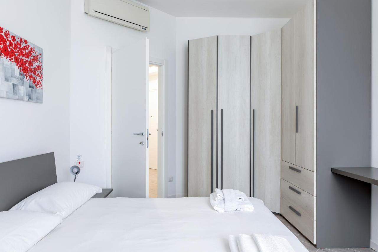 Piazza De Angeli M1 Comfortable Flat With Balcony Milano Exteriör bild