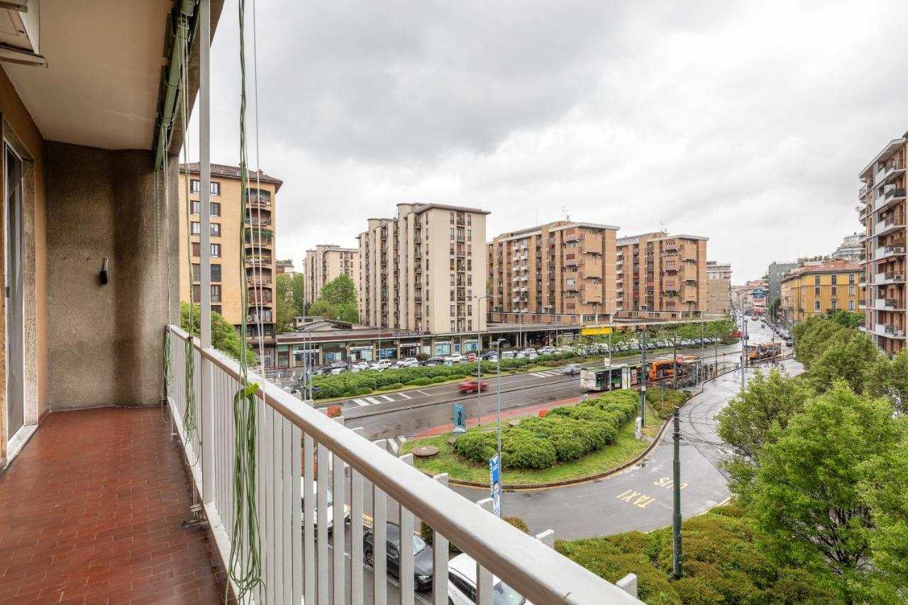 Piazza De Angeli M1 Comfortable Flat With Balcony Milano Exteriör bild