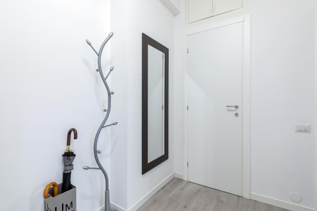 Piazza De Angeli M1 Comfortable Flat With Balcony Milano Exteriör bild