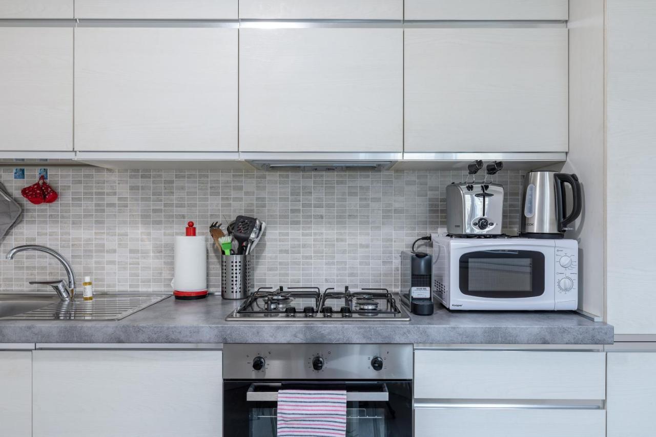 Piazza De Angeli M1 Comfortable Flat With Balcony Milano Exteriör bild