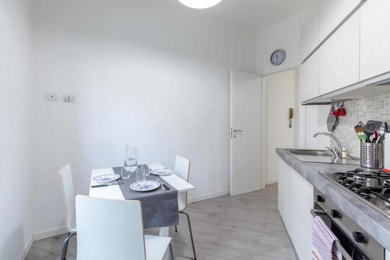 Piazza De Angeli M1 Comfortable Flat With Balcony Milano Exteriör bild